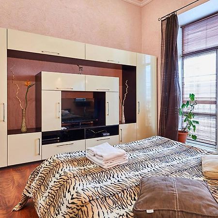 Home Hotel Apartments On Zoloti Vorota Kiev Dış mekan fotoğraf