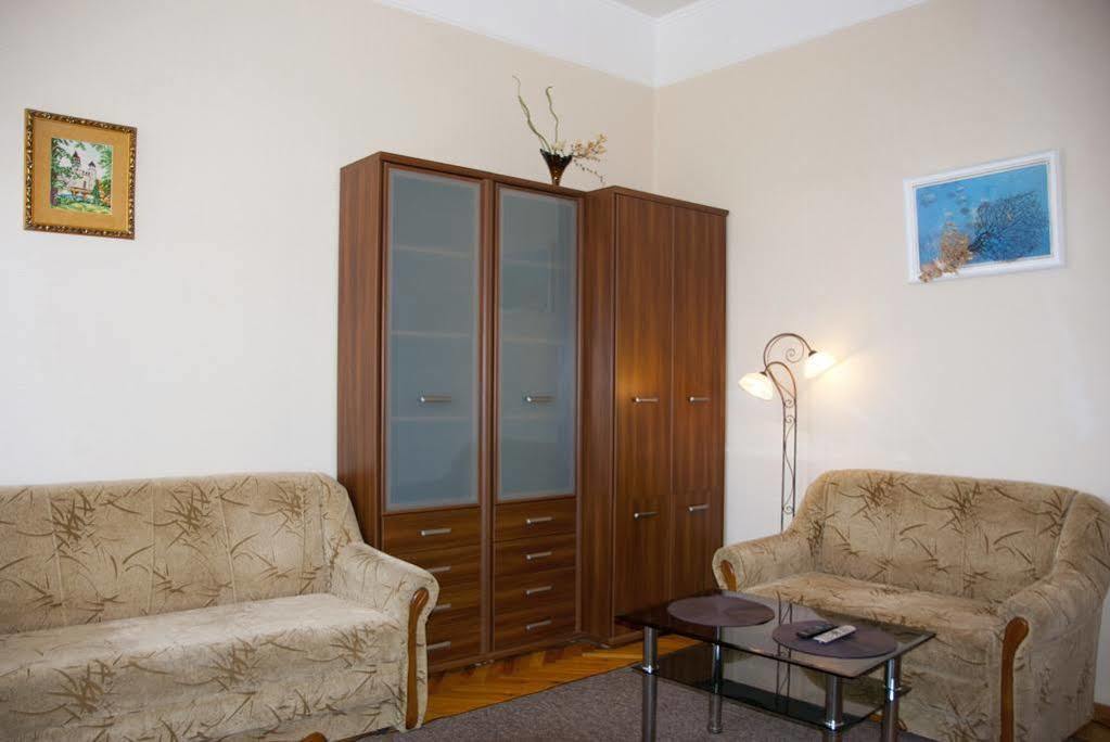 Home Hotel Apartments On Zoloti Vorota Kiev Dış mekan fotoğraf