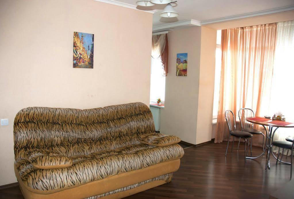 Home Hotel Apartments On Zoloti Vorota Kiev Dış mekan fotoğraf