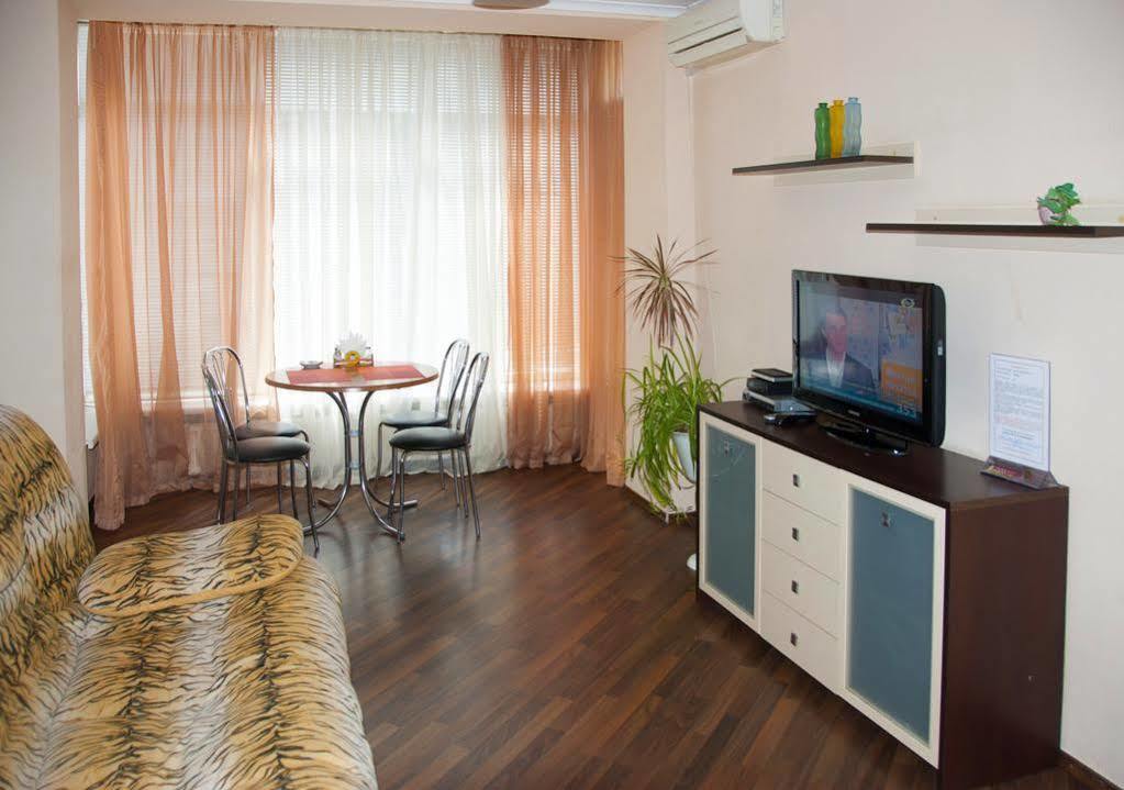 Home Hotel Apartments On Zoloti Vorota Kiev Dış mekan fotoğraf